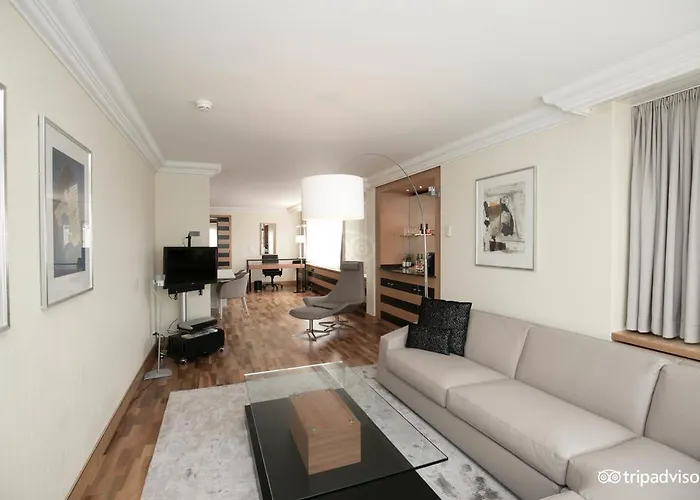 Becozy Self Check-in & Pop-up 4* Zurich