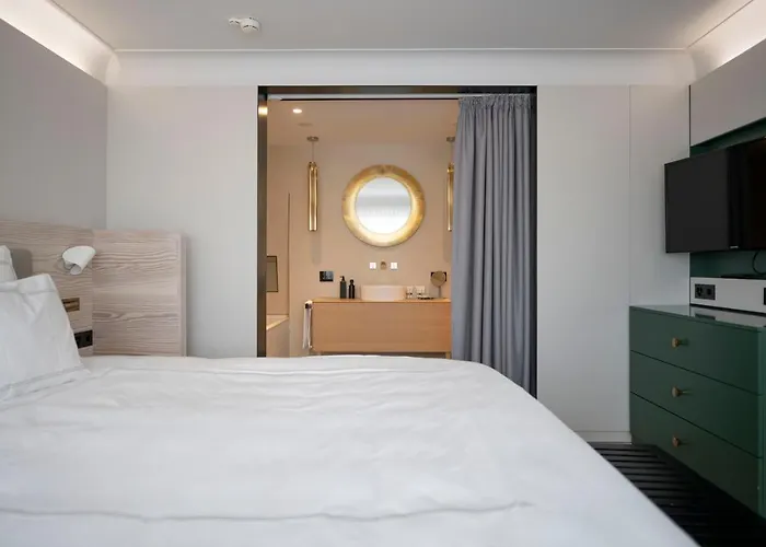 Becozy Self Check-in & Pop-up Hotel 4*